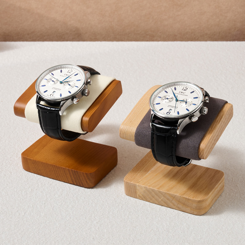 Oirlv Uhrenständer aus Walnuss – Jewelry And Watches Inc Bewertung und Preis